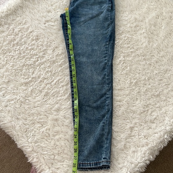 2/$25 SO High Rise Curvy Jeggings - Picture 9 of 11